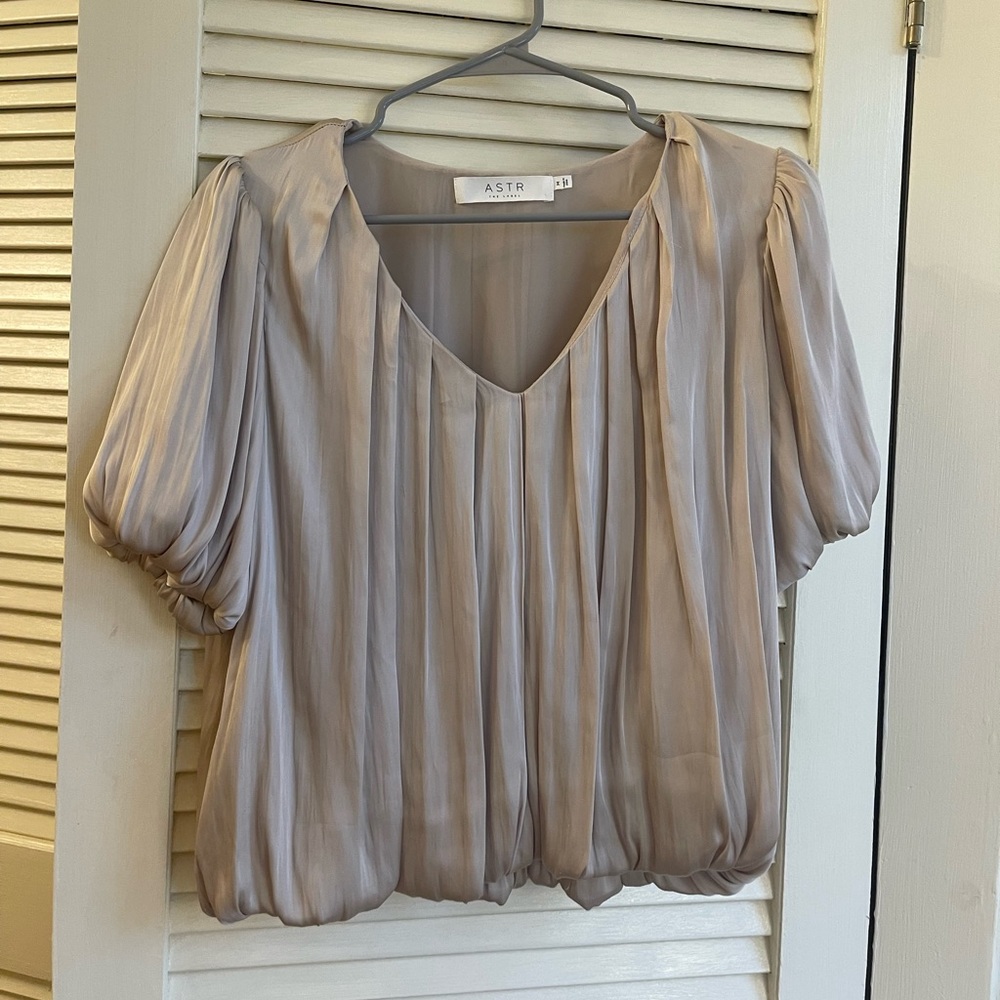 ASTR the label Bubble Satin Blouse